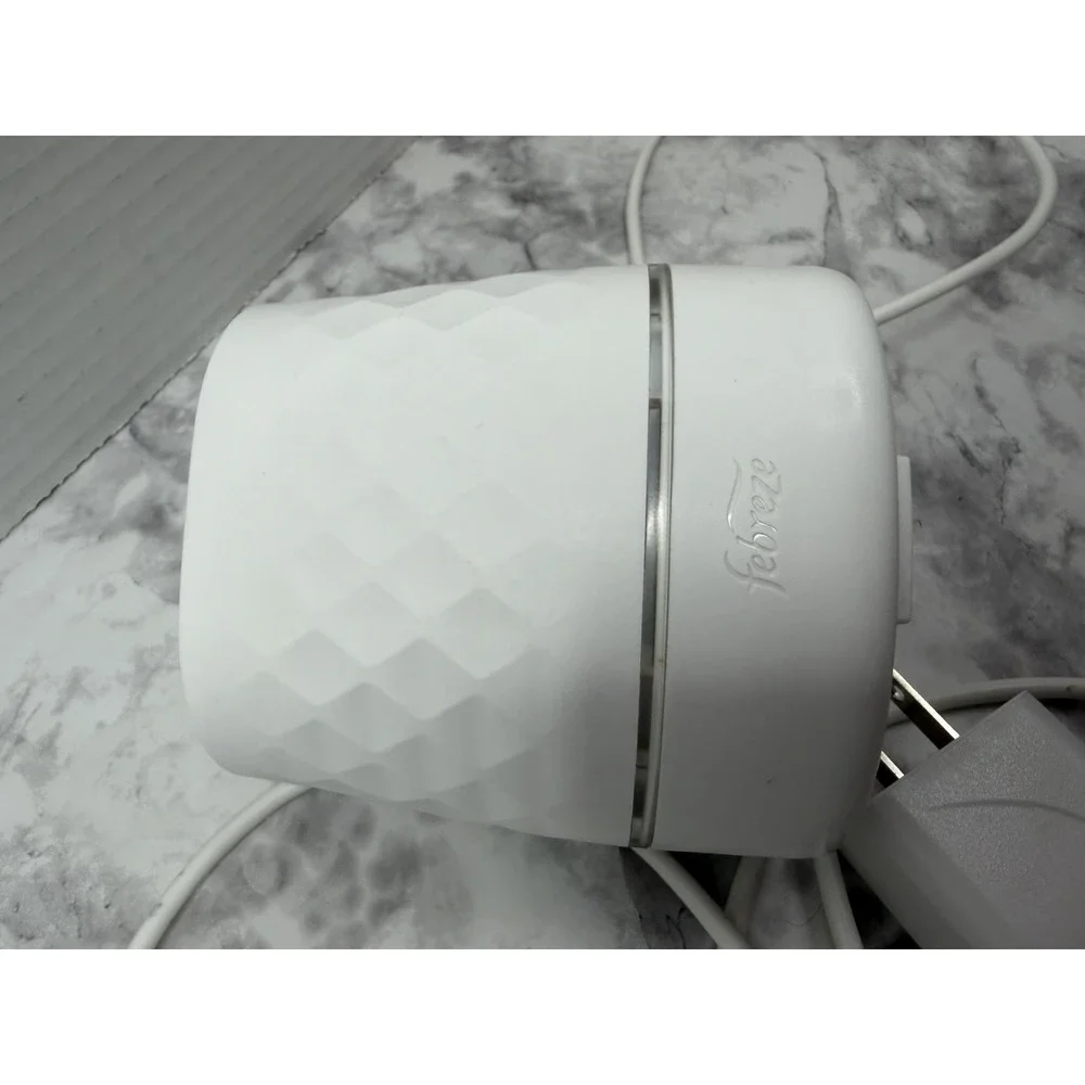 Febreze PLUG Scent Booster Continuous Scent Device Oil Diffuser New - Picture 6 of 6